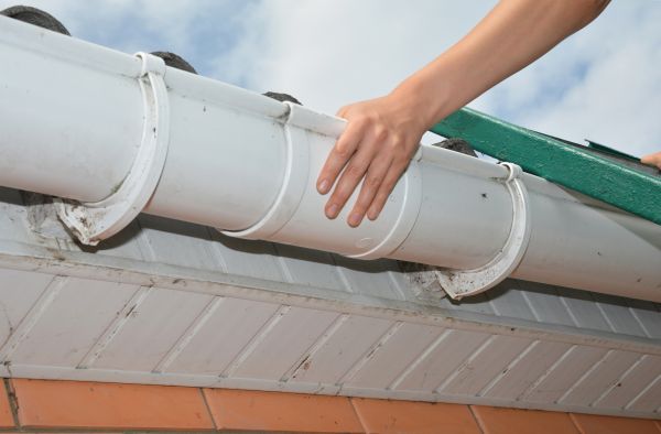 Cost of Gutter Reattachment in Fort Worth