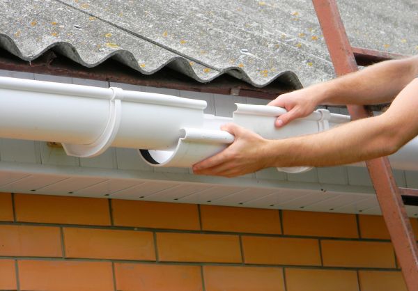 Cost of Gutter Hanging in Fort Worth